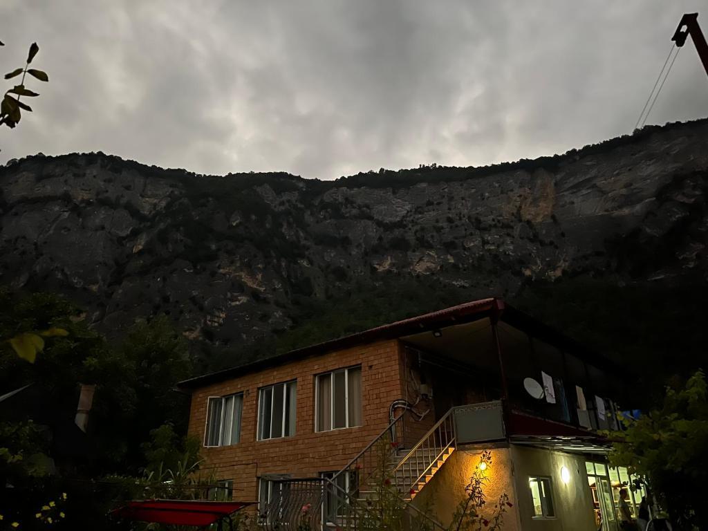 Guest House Oasis - Tvishi Exterior photo